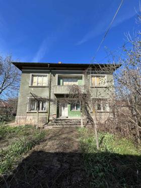 Продава Къща, с. Гъмзово