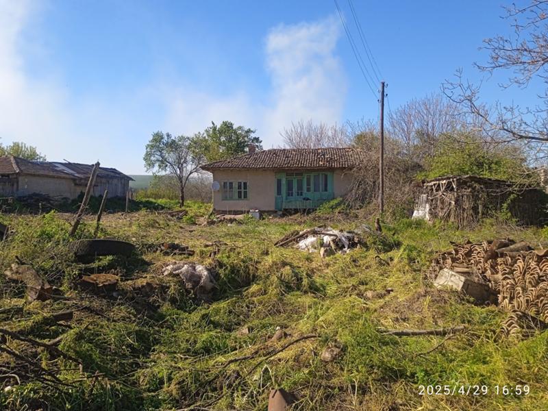 Продава 1-стаен област Силистра , с. Васил Левски , 4100 кв.м | 51141722 — Imoti.com Продава 1-стаен област Силистра , с. Васил Левски , 4100 кв.м | 51141722