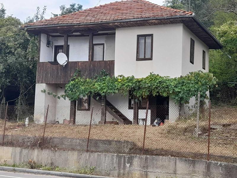 Продава Къща област Ловеч , с. Голяма Желязна , Стария софийски път, 5000 кв.м | 31478616 — Imoti.com Продава Къща област Ловеч , с. Голяма Желязна , Стария софийски път, 5000 кв.м | 31478616