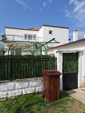 Продава  Къща, с. Горно Сахране