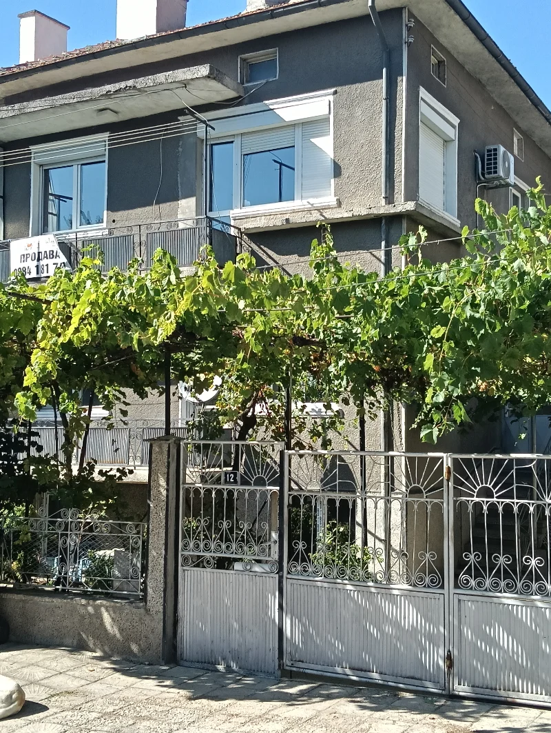 Продава  Къща област Варна , гр. Аксаково , 210 кв.м | 52324659
