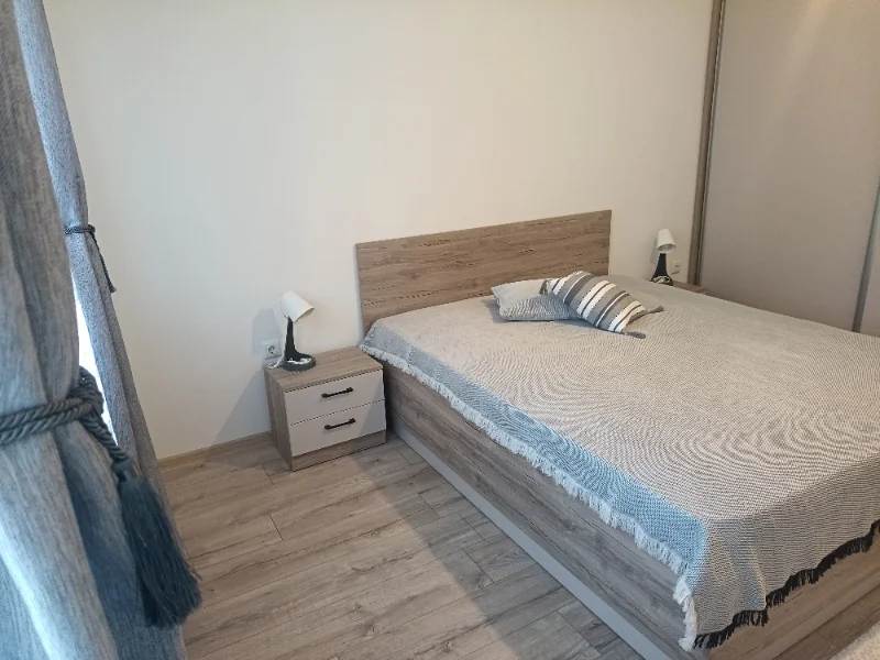 Продава  2-стаен град Перник , Изток , 63 кв.м | 83984642
