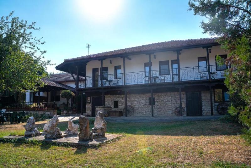 Продава  1-стаен област Велико Търново , с. Емен , 9000 кв.м | 94784290