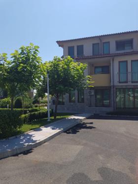 Продава  2-стаен, с. Лозенец