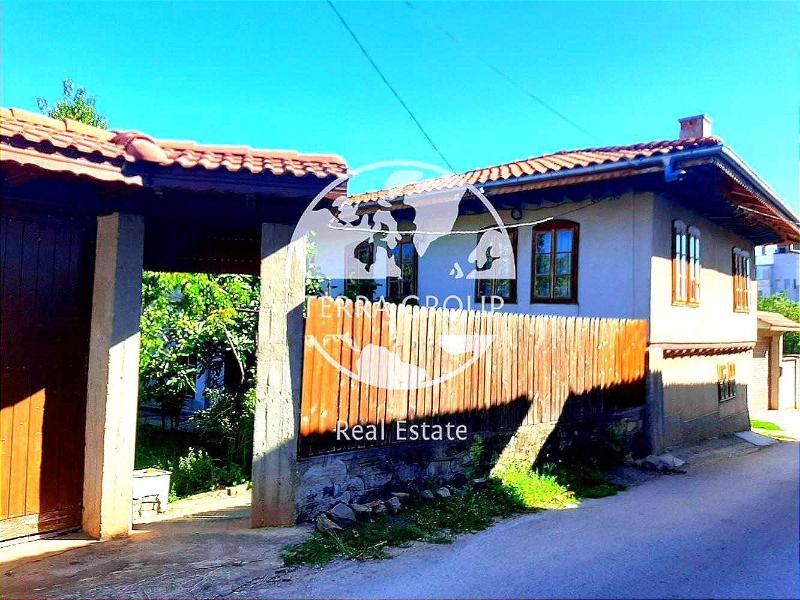 Продава  Къща област Велико Търново , гр. Лясковец , 260 кв.м | 46839236