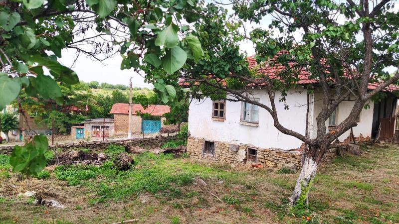 Продава  Къща област Ловеч , с. Пресяка , 245 кв.м | 57045419