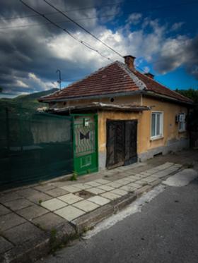 Продава  Къща, гр. Вършец