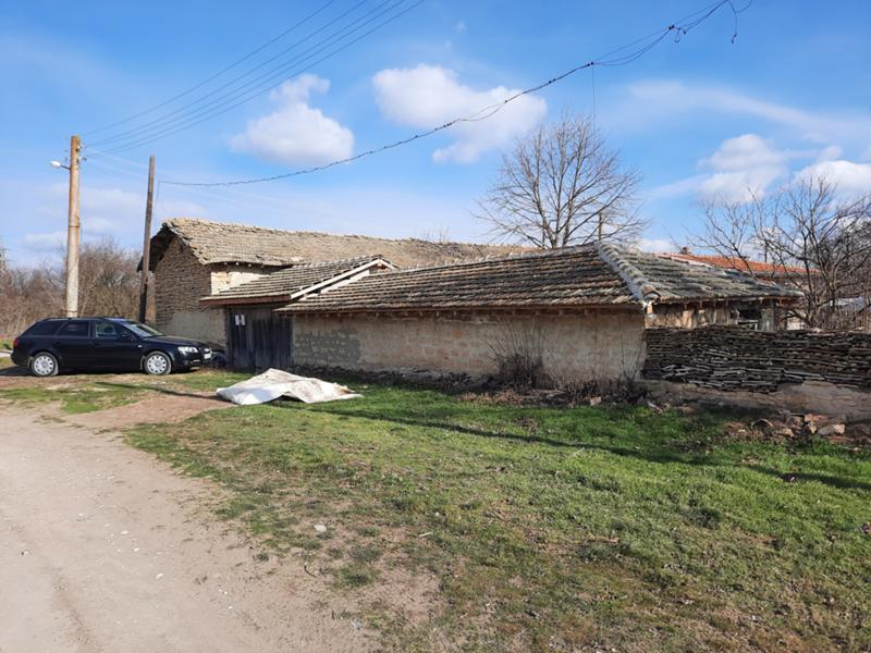 Продава  Къща област Шумен , с. Златна нива , 1100 кв.м | 50927292