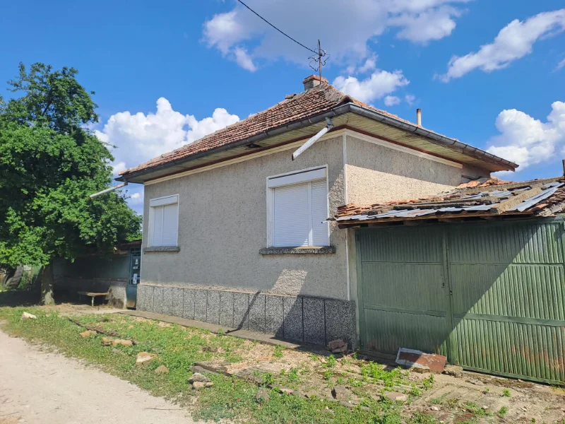 Продава  Къща област Велико Търново , с. Козаревец , 700 кв.м | 81115517