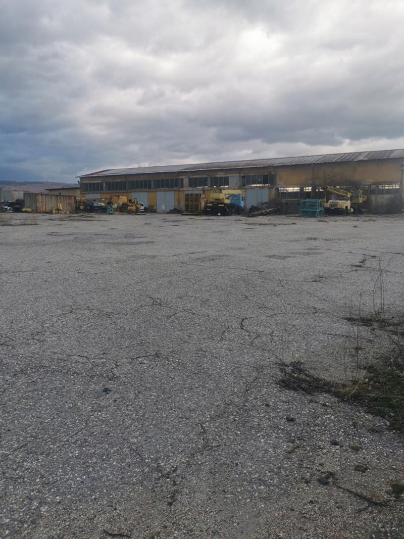 Дава под наем  Пром. помещение град София , с. Яна , 800 кв.м | 72646878