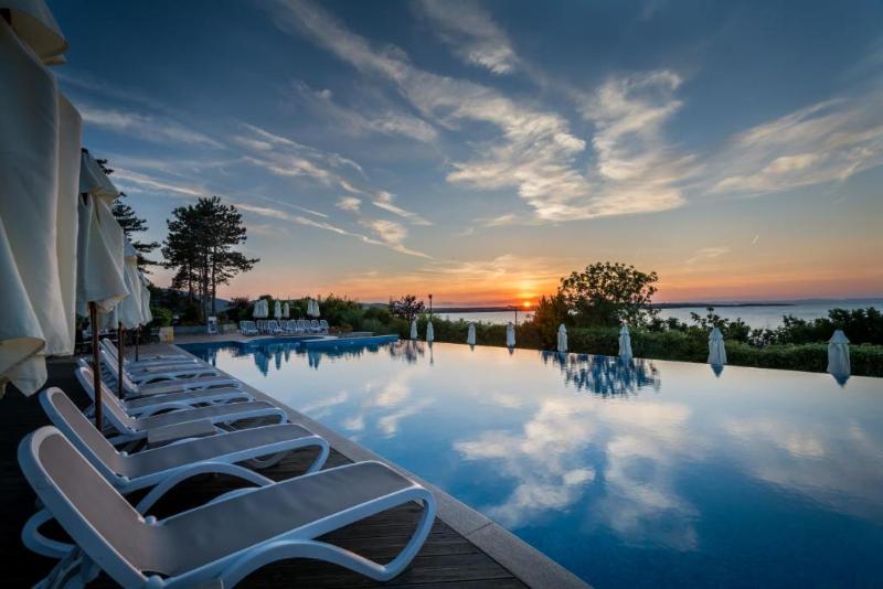 Дава под наем  2-стаен област Бургас , гр. Созопол , Санта Марина, 56 кв.м | 56763688